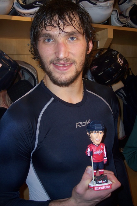 ovechkin-with-bobblehead_resample[1].jpg