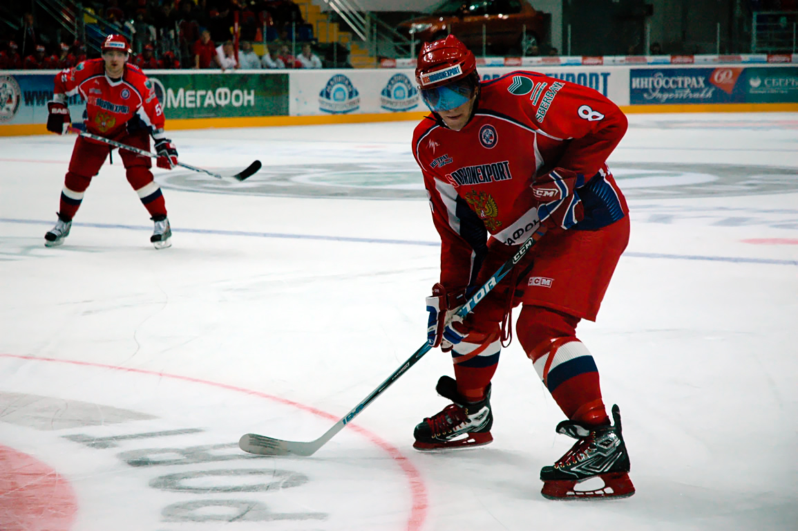 ovechkin-russia-blue-visor-red-blades[1].jpg